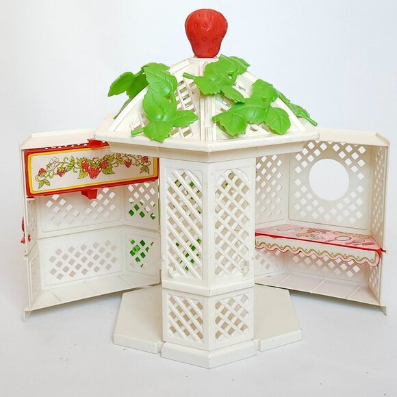 ADORABLE Vintage Strawberry Shortcake Gazebo American Greetings 1981 - Picture 7 of 15